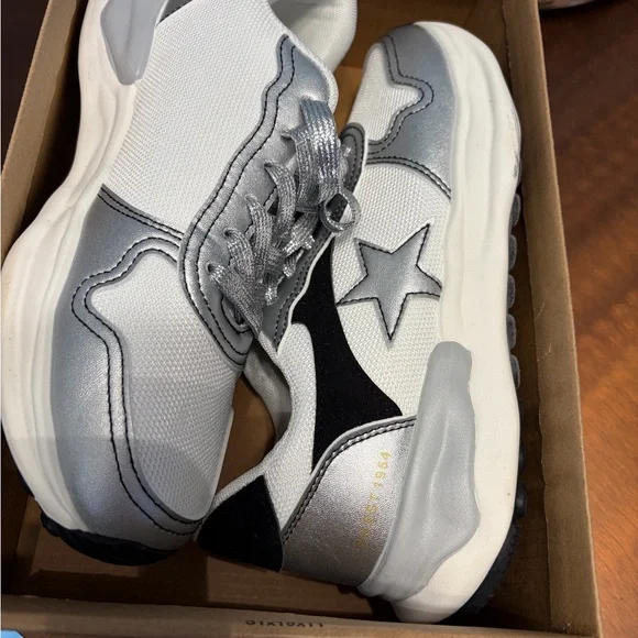 Vintage Havana Silver and White Sneakers - Picture 2 of 7